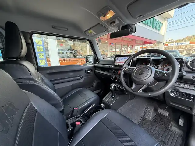 スズキ ジムニー XC 長崎県 2022(令4)年 1.7万km ミディアムグレー 衝突被害軽減ブレーキ/クルーズコントロール/レーンキープアシスト/ディーラーOP/メモリナビ【CN-RZ875】/・Bluetooth接続/・フルセグTV/・DVD再生/シートヒーター/革調シートカバー/ドライブレコーダー/ダウンヒルアシスト/LEDオートヘッドライト/ヘッドライトウォッシャー/ステアリングスイッチ/横すべり防止装置/アイドリングストップ/純正マッドガード/社外テールランプカバー