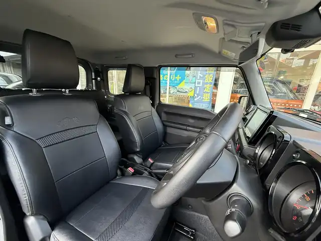 スズキ ジムニー XC 長崎県 2022(令4)年 1.7万km ミディアムグレー 衝突被害軽減ブレーキ/クルーズコントロール/レーンキープアシスト/ディーラーOP/メモリナビ【CN-RZ875】/・Bluetooth接続/・フルセグTV/・DVD再生/シートヒーター/革調シートカバー/ドライブレコーダー/ダウンヒルアシスト/LEDオートヘッドライト/ヘッドライトウォッシャー/ステアリングスイッチ/横すべり防止装置/アイドリングストップ/純正マッドガード/社外テールランプカバー