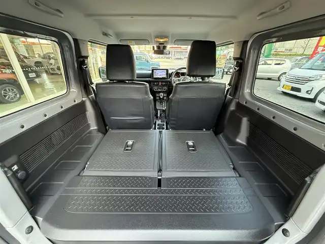 スズキ ジムニー XC 長崎県 2022(令4)年 1.7万km ミディアムグレー 衝突被害軽減ブレーキ/クルーズコントロール/レーンキープアシスト/ディーラーOP/メモリナビ【CN-RZ875】/・Bluetooth接続/・フルセグTV/・DVD再生/シートヒーター/革調シートカバー/ドライブレコーダー/ダウンヒルアシスト/LEDオートヘッドライト/ヘッドライトウォッシャー/ステアリングスイッチ/横すべり防止装置/アイドリングストップ/純正マッドガード/社外テールランプカバー