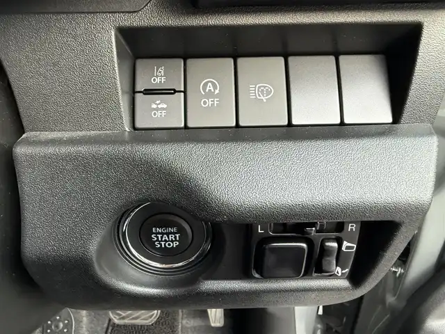 スズキ ジムニー XC 長崎県 2022(令4)年 1.7万km ミディアムグレー 衝突被害軽減ブレーキ/クルーズコントロール/レーンキープアシスト/ディーラーOP/メモリナビ【CN-RZ875】/・Bluetooth接続/・フルセグTV/・DVD再生/シートヒーター/革調シートカバー/ドライブレコーダー/ダウンヒルアシスト/LEDオートヘッドライト/ヘッドライトウォッシャー/ステアリングスイッチ/横すべり防止装置/アイドリングストップ/純正マッドガード/社外テールランプカバー