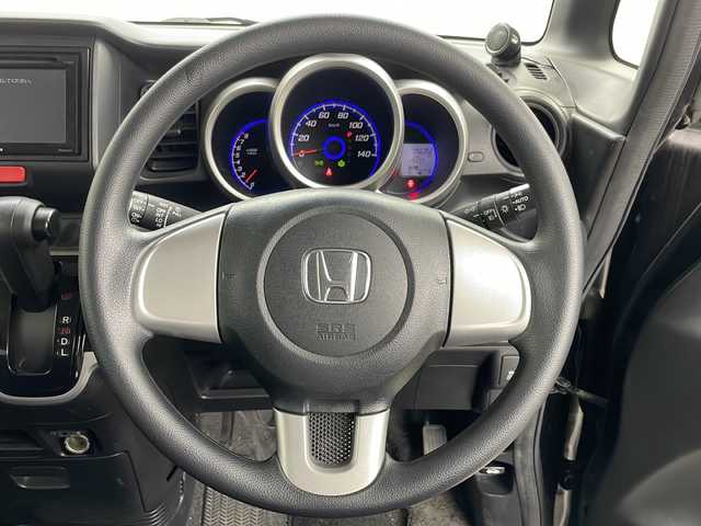 ホンダ Ｎ ＢＯＸ カスタム G 道央・札幌 2013(平25)年 5.7万km クリスタルブラックパール ・4WD/・社外ディスプレイオーディオ&CD&DVD&USB/・社外ドライブレコーダー/・社外AW付サマータイヤ積込/・オートライト/・HIDヘッドライト/・スマートキー/・スペアキー/・ECON/・横滑り防止