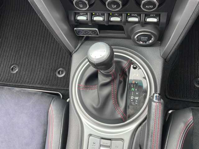 スバル ＢＲＺ S 愛知県 2012(平24)年 9.9万km クリスタルブラックシリカ (株)IDOMが運営する【じしゃロン名古屋鳴海店】の自社ローン専用車両になりますこちらは現金またはオートローンご利用時の価格です。自社ローンご希望の方は別途その旨お申付け下さい/ワンオーナー/純正SDナビ【CN-H500WD】/・Bluetooth接続/・CD/DVD再生/・Photo再生機能/・AM/FMラジオ/・ハンズフリー通話機能/・HDDMusic再生/バックカメラ/シートヒーター/ETC/スマートキー×２/プッシュスタートキー/クルーズコントロール/盗難防止装置/社外マフラー