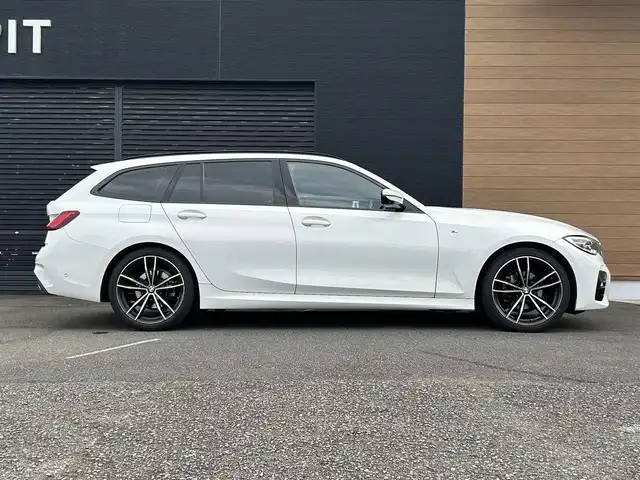 ＢＭＷ ＢＭＷ ３１８ｉ ツーリング Mスポーツ 宮崎県 2021(令3)年 5.3万km 白 純正メモリナビ/・Bluetooth /・USB/・AM FM/・ワイヤレス充電/全方位カメラ/・フロント/・サイド/・バック/ブラックレザーシート/・DN席パワーシート/・DN席シートヒーター /ライブコックピット/ブラインドスポットモニター/インテリジェントセーフティ/アダプティブクルーズコントロール/・レーンキープ/ヘッドアップディスプレイ/前後ユピテルドライブレコーダー/ミラー一体型ETC/アンビエントライト/パドルシフト/LEDヘッドライト/・オートライト/・オートハイビーム/純正19インチアルミホイール