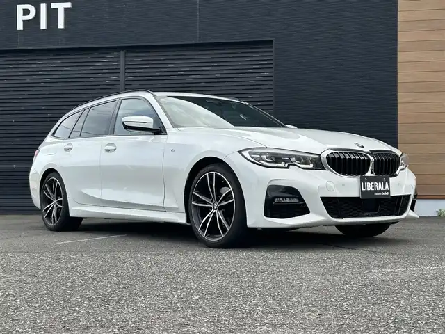 ＢＭＷ ＢＭＷ ３１８ｉ ツーリング Mスポーツ 宮崎県 2021(令3)年 5.3万km 白 純正メモリナビ/・Bluetooth /・USB/・AM FM/・ワイヤレス充電/全方位カメラ/・フロント/・サイド/・バック/ブラックレザーシート/・DN席パワーシート/・DN席シートヒーター /ライブコックピット/ブラインドスポットモニター/インテリジェントセーフティ/アダプティブクルーズコントロール/・レーンキープ/ヘッドアップディスプレイ/前後ユピテルドライブレコーダー/ミラー一体型ETC/アンビエントライト/パドルシフト/LEDヘッドライト/・オートライト/・オートハイビーム/純正19インチアルミホイール