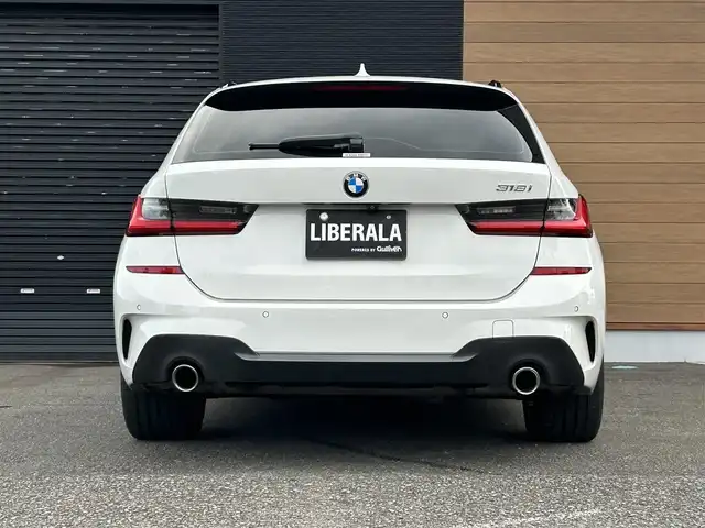 ＢＭＷ ＢＭＷ ３１８ｉ ツーリング Mスポーツ 宮崎県 2021(令3)年 5.3万km 白 純正メモリナビ/・Bluetooth /・USB/・AM FM/・ワイヤレス充電/全方位カメラ/・フロント/・サイド/・バック/ブラックレザーシート/・DN席パワーシート/・DN席シートヒーター /ライブコックピット/ブラインドスポットモニター/インテリジェントセーフティ/アダプティブクルーズコントロール/・レーンキープ/ヘッドアップディスプレイ/前後ユピテルドライブレコーダー/ミラー一体型ETC/アンビエントライト/パドルシフト/LEDヘッドライト/・オートライト/・オートハイビーム/純正19インチアルミホイール