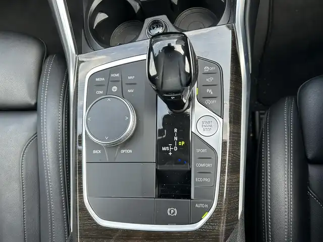 ＢＭＷ ＢＭＷ ３１８ｉ ツーリング Mスポーツ 宮崎県 2021(令3)年 5.3万km 白 純正メモリナビ/・Bluetooth /・USB/・AM FM/・ワイヤレス充電/全方位カメラ/・フロント/・サイド/・バック/ブラックレザーシート/・DN席パワーシート/・DN席シートヒーター /ライブコックピット/ブラインドスポットモニター/インテリジェントセーフティ/アダプティブクルーズコントロール/・レーンキープ/ヘッドアップディスプレイ/前後ユピテルドライブレコーダー/ミラー一体型ETC/アンビエントライト/パドルシフト/LEDヘッドライト/・オートライト/・オートハイビーム/純正19インチアルミホイール