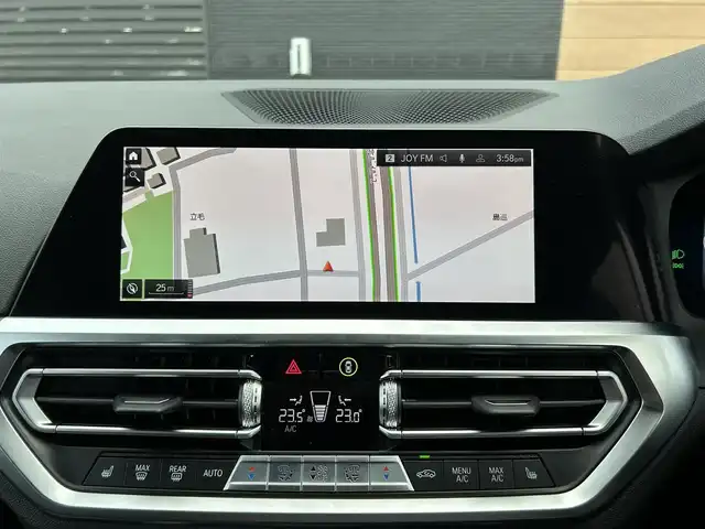 ＢＭＷ ＢＭＷ ３１８ｉ ツーリング Mスポーツ 宮崎県 2021(令3)年 5.3万km 白 純正メモリナビ/・Bluetooth /・USB/・AM FM/・ワイヤレス充電/全方位カメラ/・フロント/・サイド/・バック/ブラックレザーシート/・DN席パワーシート/・DN席シートヒーター /ライブコックピット/ブラインドスポットモニター/インテリジェントセーフティ/アダプティブクルーズコントロール/・レーンキープ/ヘッドアップディスプレイ/前後ユピテルドライブレコーダー/ミラー一体型ETC/アンビエントライト/パドルシフト/LEDヘッドライト/・オートライト/・オートハイビーム/純正19インチアルミホイール