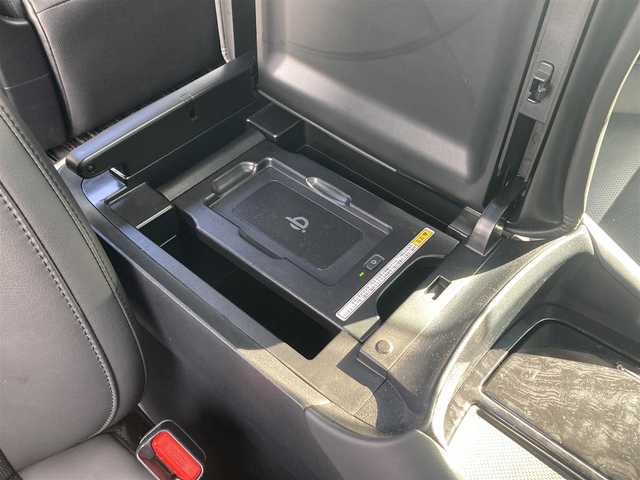 トヨタ アルファード S Cパッケージ 鳥取県 2020(令2)年 5.3万km ホワイトパールクリスタルシャイン 登録時走行距離：52383km/メーカー純正ディスプレイオーディオ/　CD DVD BT フルセグTV/バックカメラ/Wサンルーフ/両側パワースライドドア/パワーバックドア/12.1型純正フリップダウンモニター/デジタルインナーミラー/ビルトインETC/前後ドライブレコーダー/置くだけ充電/プリクラッシュセーフティシステム/レーントレーシングアシスト/レーダークルーズコントロール/ブラインドスポットモニター/パーキングサポートブレーキ/リアクロストラフィックアラート/ロードサインアシスト/木目革巻きコンビステアリング/ステアリングスイッチ/ステアリングヒーター/LEDヘッドライト/オートライト/フォグランプ/オートハイビーム/MTモード付AT/オートホールド機能付き電子パーキングブレーキ/横滑り防止装置/ブラックレザーシート/運転席助手席パワーシート/運転席シートメモリ/運転席助手席シートヒーター/運転席助手席エアシート/2列目シートオットマン/プッシュスタート/スマートキー/スペアキー/スペアタイヤ/新車時保証書/ワンオーナー
