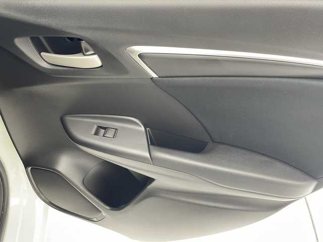ホンダ フィット 13G Fパッケージ 沖縄県 2015(平27)年 7.4万km プレミアムホワイトパール 社外ナビ　【AVIC-RZ802】/　(ＴＶ　Ｂｌｕｅｔｏｏｔｈ　ＣＤ／ＤＶＤ)　/プッシュスタート　/スマートキー/スペアキー　/アイドリングストップ　/純正フロアマット　/ＥＴＣ　/横滑り防止機能　/パワーステアリング　/パワーウィンドウ　/ドアバイザー