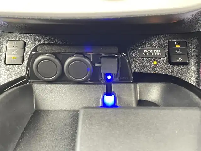 トヨタ プリウス S ツーリングセレクション 佐賀県 2018(平30)年 7.8万km ホワイトパールクリスタルシャイン 純正SDナビゲーション/・フルセグTV/CD/DVD/SD/Bluetooth/バックカメラ/ビルトインETC/ブラックレザーシート(合成皮革)/DN席シートヒーター/ISOFIX対応/革巻きステアリング/ステアリングリモコン/純正フルエアロ/純正17インチアルミホイール/純正LEDヘッドライト/・オートマチックハイビーム/純正LEDフォグランプ/純正ドアバイザ―/トヨタセーフティセンスC/・レーダークルーズコントロール/・プリクラッシュセーフティ/・レーンディパーチャーアラート(ハンドル支援有)/・ふらつき検知機能