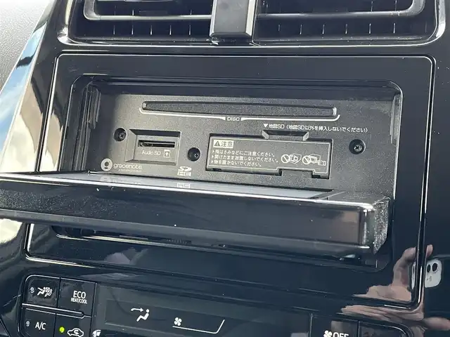 トヨタ プリウス S ツーリングセレクション 佐賀県 2018(平30)年 7.8万km ホワイトパールクリスタルシャイン 純正SDナビゲーション/・フルセグTV/CD/DVD/SD/Bluetooth/バックカメラ/ビルトインETC/ブラックレザーシート(合成皮革)/DN席シートヒーター/ISOFIX対応/革巻きステアリング/ステアリングリモコン/純正フルエアロ/純正17インチアルミホイール/純正LEDヘッドライト/・オートマチックハイビーム/純正LEDフォグランプ/純正ドアバイザ―/トヨタセーフティセンスC/・レーダークルーズコントロール/・プリクラッシュセーフティ/・レーンディパーチャーアラート(ハンドル支援有)/・ふらつき検知機能