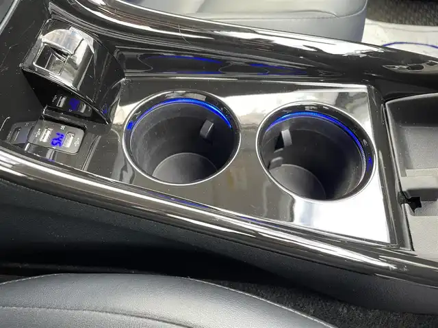 トヨタ プリウス S ツーリングセレクション 佐賀県 2018(平30)年 7.8万km ホワイトパールクリスタルシャイン 純正SDナビゲーション/・フルセグTV/CD/DVD/SD/Bluetooth/バックカメラ/ビルトインETC/ブラックレザーシート(合成皮革)/DN席シートヒーター/ISOFIX対応/革巻きステアリング/ステアリングリモコン/純正フルエアロ/純正17インチアルミホイール/純正LEDヘッドライト/・オートマチックハイビーム/純正LEDフォグランプ/純正ドアバイザ―/トヨタセーフティセンスC/・レーダークルーズコントロール/・プリクラッシュセーフティ/・レーンディパーチャーアラート(ハンドル支援有)/・ふらつき検知機能