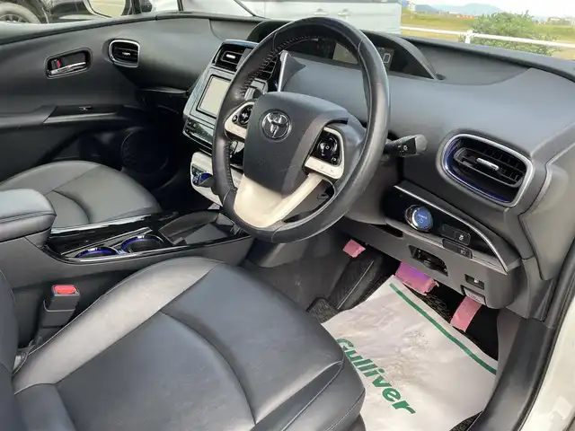 トヨタ プリウス S ツーリングセレクション 佐賀県 2018(平30)年 7.8万km ホワイトパールクリスタルシャイン 純正SDナビゲーション/・フルセグTV/CD/DVD/SD/Bluetooth/バックカメラ/ビルトインETC/ブラックレザーシート(合成皮革)/DN席シートヒーター/ISOFIX対応/革巻きステアリング/ステアリングリモコン/純正フルエアロ/純正17インチアルミホイール/純正LEDヘッドライト/・オートマチックハイビーム/純正LEDフォグランプ/純正ドアバイザ―/トヨタセーフティセンスC/・レーダークルーズコントロール/・プリクラッシュセーフティ/・レーンディパーチャーアラート(ハンドル支援有)/・ふらつき検知機能