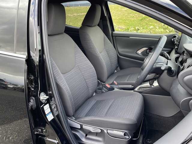 トヨタ ヤリス ハイブリッド Z 新潟県 2022(令4)年 3.7万km ブラック 4WD/純正ディスプレイオーディオ/BT/USB/バックカメラ/ETC/衝突被害軽減ブレーキ/レーンキープアシスト/レーダークルーズコントロール/シートヒーター /ステアリングスイッチ/コーナーセンサー/スマートキー/プッシュスタート/LEDヘッドライト/オートライト/オートハイビーム