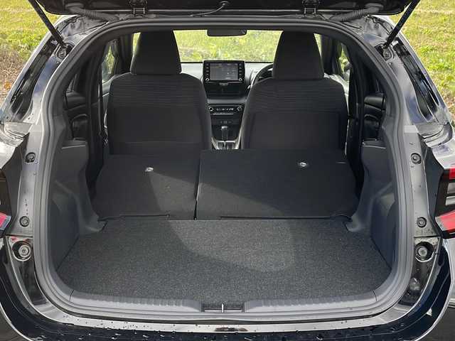 トヨタ ヤリス ハイブリッド Z 新潟県 2022(令4)年 3.7万km ブラック 4WD/純正ディスプレイオーディオ/BT/USB/バックカメラ/ETC/衝突被害軽減ブレーキ/レーンキープアシスト/レーダークルーズコントロール/シートヒーター /ステアリングスイッチ/コーナーセンサー/スマートキー/プッシュスタート/LEDヘッドライト/オートライト/オートハイビーム