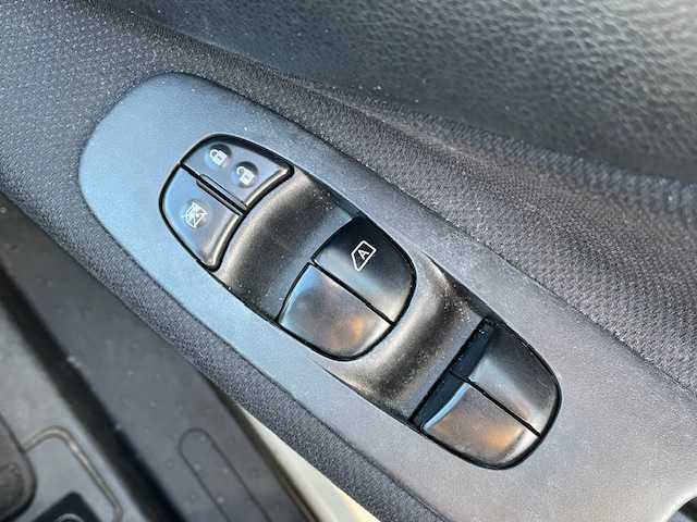 日産 セレナ ハイウェイスター Vセレクション 宮城県 2012(平24)年 19.1万km ブリリアントホワイトパール 登録時走行距離191050km/社外HDDナビ/AUX/CD/DVD/ワンセグTV/両側パワースライド/ETC/バックカメラ/フォグランプ/ドアバイザー