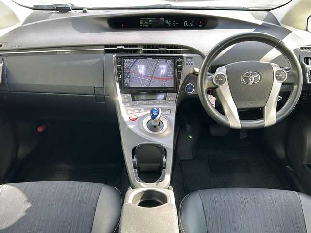 トヨタ プリウス G 福井県 2014(平26)年 3.8万km ホワイトパールクリスタルシャイン 登録時走行距離37940km/ワンオーナー/純正メモリナビゲーション/（CD/DVD/BT）/フルセグテレビ/バックカメラ/純正15インチアルミホイール/クルーズコントロール/ドライブレコーダー/D席パワーシート/ハーフレザーシート/HIDヘッドライト/フォグランプ/オートライト/ビルトインETC/プッシュスタート/スマートキー/保証書/取扱説明書