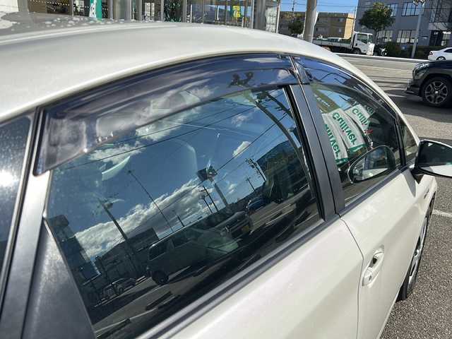 トヨタ プリウス G 福井県 2014(平26)年 3.8万km ホワイトパールクリスタルシャイン 登録時走行距離37940km/ワンオーナー/純正メモリナビゲーション/（CD/DVD/BT）/フルセグテレビ/バックカメラ/純正15インチアルミホイール/クルーズコントロール/ドライブレコーダー/D席パワーシート/ハーフレザーシート/HIDヘッドライト/フォグランプ/オートライト/ビルトインETC/プッシュスタート/スマートキー/保証書/取扱説明書