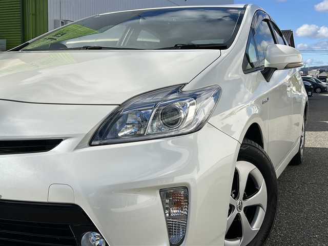 トヨタ プリウス G 福井県 2014(平26)年 3.8万km ホワイトパールクリスタルシャイン 登録時走行距離37940km/ワンオーナー/純正メモリナビゲーション/（CD/DVD/BT）/フルセグテレビ/バックカメラ/純正15インチアルミホイール/クルーズコントロール/ドライブレコーダー/D席パワーシート/ハーフレザーシート/HIDヘッドライト/フォグランプ/オートライト/ビルトインETC/プッシュスタート/スマートキー/保証書/取扱説明書