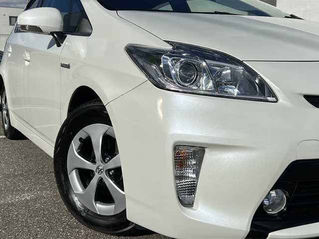 トヨタ プリウス G 福井県 2014(平26)年 3.8万km ホワイトパールクリスタルシャイン 登録時走行距離37940km/ワンオーナー/純正メモリナビゲーション/（CD/DVD/BT）/フルセグテレビ/バックカメラ/純正15インチアルミホイール/クルーズコントロール/ドライブレコーダー/D席パワーシート/ハーフレザーシート/HIDヘッドライト/フォグランプ/オートライト/ビルトインETC/プッシュスタート/スマートキー/保証書/取扱説明書