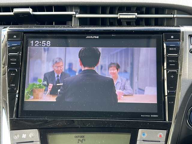 トヨタ プリウス G 福井県 2014(平26)年 3.8万km ホワイトパールクリスタルシャイン 登録時走行距離37940km/ワンオーナー/純正メモリナビゲーション/（CD/DVD/BT）/フルセグテレビ/バックカメラ/純正15インチアルミホイール/クルーズコントロール/ドライブレコーダー/D席パワーシート/ハーフレザーシート/HIDヘッドライト/フォグランプ/オートライト/ビルトインETC/プッシュスタート/スマートキー/保証書/取扱説明書