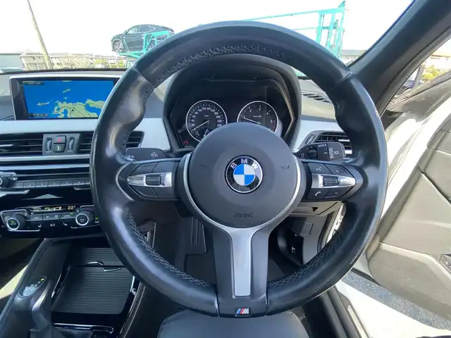 ＢＭＷ Ｘ１ xDrive 18d Mスポーツ 福岡県 2017(平29)年 5.9万km アルピンホワイトⅢ ・サンルーフ/・クルーズコントロール/・純正HDDナビ/USB/Bluetooth/CD/AUX/・黒革シート/シートヒーター/・前後ドライブレコーダー/・フルセグ/・ETC/・純正18AW/・プッシュスタート/・パーキングアシスト/・アイドリングストップ/・スマートキー/・パワーシート/・オートライト/・LEDライト/・保証書/・取扱説明書/・記録簿