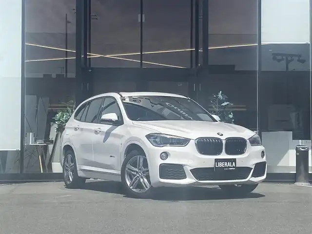 ＢＭＷ Ｘ１ xDrive 18d Mスポーツ 福岡県 2017(平29)年 5.9万km アルピンホワイトⅢ ・サンルーフ/・クルーズコントロール/・純正HDDナビ/USB/Bluetooth/CD/AUX/・黒革シート/シートヒーター/・前後ドライブレコーダー/・フルセグ/・ETC/・純正18AW/・プッシュスタート/・パーキングアシスト/・アイドリングストップ/・スマートキー/・パワーシート/・オートライト/・LEDライト/・保証書/・取扱説明書/・記録簿