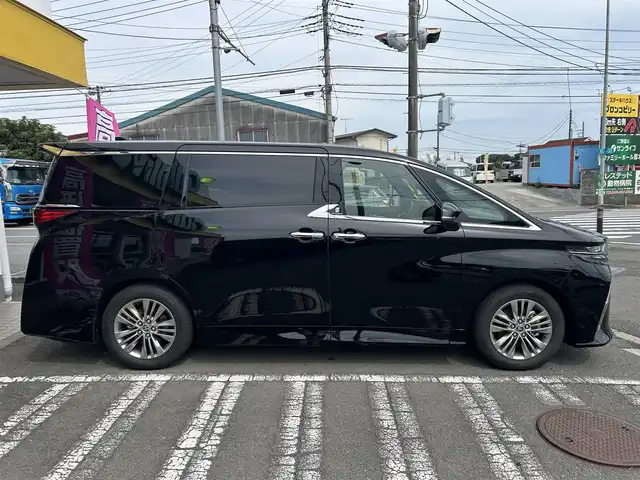 トヨタ アルファード Z 神奈川県 2025(令7)年 0.1万km ブラック ・純正ナビ（BT/USB/フルセグ）/・全方位カメラ/・両側電動スライドドア/・デジタルインナーミラー/・レーダークルーズコントロール/・パワーバックドア/・後席パワーシート・ヒーター・クーラー/・オットマン/・LEDヘッドライト/・横滑り防止装置/・レーンキープアシスト/・衝突軽減システム/・コーナーセンサー/・ガラスルーフ/・オートマチックハイビーム/・ETC2.0/・スマートキーｘ２/・WAC/・保証書