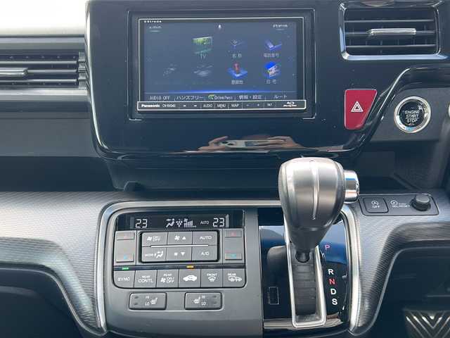 ホンダ ステップワゴン スパーダ クルスピセンシング 茨城県 2017(平29)年 6.9万km プラチナホワイトパール HONDA SENSING/-衝突軽減ブレーキ/-誤発進抑制機能/-歩行者事故低減ステアリング/-アダプティブクルーズコントロール/-車線維持支援システム/-路外逸脱抑制機能/-先行車発信お知らせ機能/-標識認識機能/-フロントセンサーカメラ/-レーダーセンサー/後席10.2V型フリップダウンモニター/社外７インチＳＤナビ/-Ｂｌｕｅｔｏｏｔｈ/Blu-ray/フルセグ/ＣＤ/DVD/バックカメラ/LEDオートライト/オートハイビーム/DN席シートヒーター/純正１７インチアルミホイール/パドルシフト/ビルトインETC