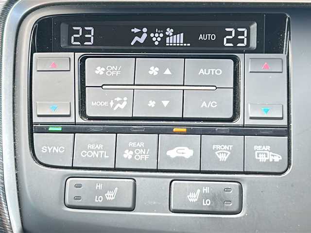 ホンダ ステップワゴン スパーダ クルスピセンシング 茨城県 2017(平29)年 6.9万km プラチナホワイトパール HONDA SENSING/-衝突軽減ブレーキ/-誤発進抑制機能/-歩行者事故低減ステアリング/-アダプティブクルーズコントロール/-車線維持支援システム/-路外逸脱抑制機能/-先行車発信お知らせ機能/-標識認識機能/-フロントセンサーカメラ/-レーダーセンサー/後席10.2V型フリップダウンモニター/社外７インチＳＤナビ/-Ｂｌｕｅｔｏｏｔｈ/Blu-ray/フルセグ/ＣＤ/DVD/バックカメラ/LEDオートライト/オートハイビーム/DN席シートヒーター/純正１７インチアルミホイール/パドルシフト/ビルトインETC