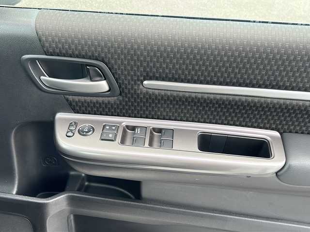 ホンダ ステップワゴン スパーダ クルスピセンシング 茨城県 2017(平29)年 6.9万km プラチナホワイトパール HONDA SENSING/-衝突軽減ブレーキ/-誤発進抑制機能/-歩行者事故低減ステアリング/-アダプティブクルーズコントロール/-車線維持支援システム/-路外逸脱抑制機能/-先行車発信お知らせ機能/-標識認識機能/-フロントセンサーカメラ/-レーダーセンサー/後席10.2V型フリップダウンモニター/社外７インチＳＤナビ/-Ｂｌｕｅｔｏｏｔｈ/Blu-ray/フルセグ/ＣＤ/DVD/バックカメラ/LEDオートライト/オートハイビーム/DN席シートヒーター/純正１７インチアルミホイール/パドルシフト/ビルトインETC