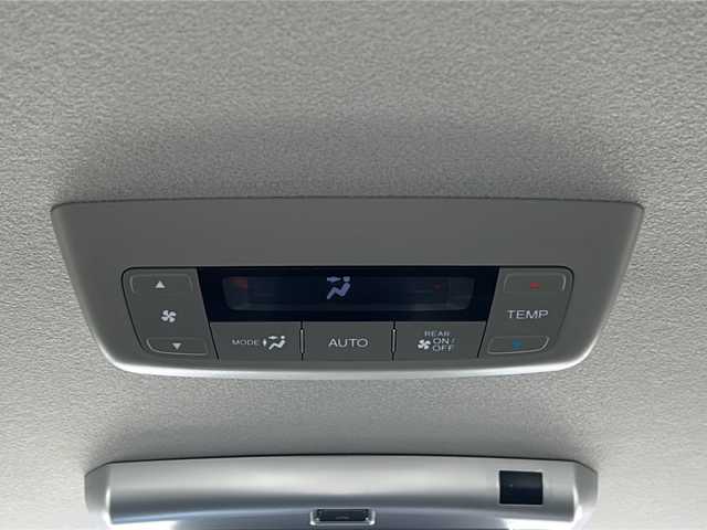 ホンダ ステップワゴン スパーダ クルスピセンシング 茨城県 2017(平29)年 6.9万km プラチナホワイトパール HONDA SENSING/-衝突軽減ブレーキ/-誤発進抑制機能/-歩行者事故低減ステアリング/-アダプティブクルーズコントロール/-車線維持支援システム/-路外逸脱抑制機能/-先行車発信お知らせ機能/-標識認識機能/-フロントセンサーカメラ/-レーダーセンサー/後席10.2V型フリップダウンモニター/社外７インチＳＤナビ/-Ｂｌｕｅｔｏｏｔｈ/Blu-ray/フルセグ/ＣＤ/DVD/バックカメラ/LEDオートライト/オートハイビーム/DN席シートヒーター/純正１７インチアルミホイール/パドルシフト/ビルトインETC