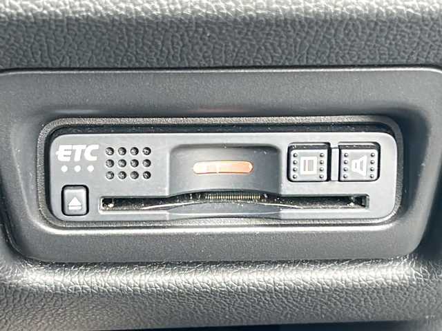 ホンダ ステップワゴン スパーダ クルスピセンシング 茨城県 2017(平29)年 6.9万km プラチナホワイトパール HONDA SENSING/-衝突軽減ブレーキ/-誤発進抑制機能/-歩行者事故低減ステアリング/-アダプティブクルーズコントロール/-車線維持支援システム/-路外逸脱抑制機能/-先行車発信お知らせ機能/-標識認識機能/-フロントセンサーカメラ/-レーダーセンサー/後席10.2V型フリップダウンモニター/社外７インチＳＤナビ/-Ｂｌｕｅｔｏｏｔｈ/Blu-ray/フルセグ/ＣＤ/DVD/バックカメラ/LEDオートライト/オートハイビーム/DN席シートヒーター/純正１７インチアルミホイール/パドルシフト/ビルトインETC