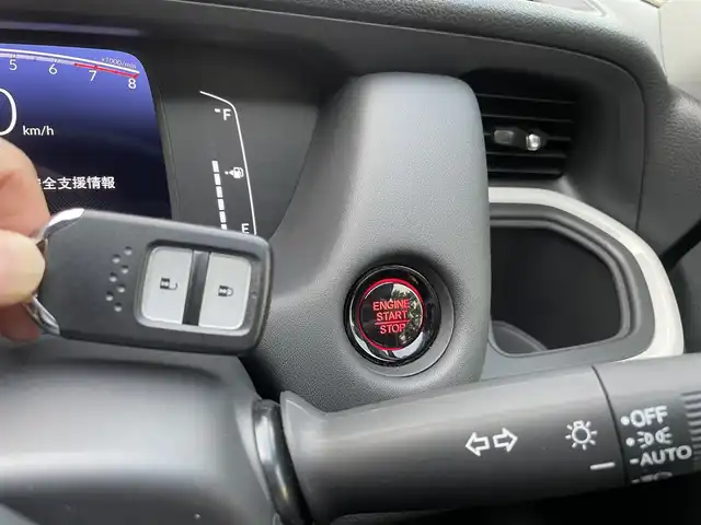 ホンダ フィット ホーム 埼玉県 2020(令2)年 3.1万km プレミアムサンライトホワイトパール /ワンオーナー//純正9型メモリナビ//フルセグTV//バックカメラ//CD/DVD/Bluetooth//アダプティブクルーズコントロール//ビルトインETC//スマートキーx2//LEDヘッドライト//CMBS衝突軽減ブレーキ//LKAS車線維持支援システム//クリアランスソナー//W.サイド.カーテンエアバッグ//ABS//横滑り防止装置//前後ドライブレコーダー//オートライト//プライバシーガラス//純正16インチAW//新車時保証書//取扱説明書//ナビ取説