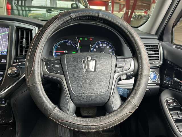 トヨタ クラウン ハイブリッド アスリートG 静岡県 2014(平26)年 10.4万km ホワイトパールクリスタルシャイン 純正マルチ/・ナビゲーション/・フルセグTV/・HDD記録/・FM/AM/・CD/DVD/・USB/・Bluetooth/主要装備/・バックカメラ/・ＥＴＣ/・クリアランスソナー/・シートヒーター＆ベンチレーション/・前席パワーシート/・追従クルコン/・ハンドルヒーター/・黒革/・プリクラッシュセーフティ/・１８インチアルミ/・オートライト/・フォグランプ/・サイドカーテンエアバッグ/・ＭＴモード付ＡＴ/・キセノンヘッドライト/・電動チルト＆テレスコピックステアリング