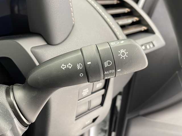 トヨタ アルファード Z 千葉県 2024(令6)年 0.6万km プラチナホワイトパールマイカ 14インチメーカーOPナビ/　フルセグTV/Bluetooth/Apple car play/Android Auto/純正フリップダウンモニター/ツインムーンルーフ/トヨタセーフティセンス/レーダークルーズコントロール/レーンキープアシスト/衝突軽減ブレーキ/クリアランスソナー/全方位カメラ/先行車発進警報/ロードサインアシスト/ヘッドアップディスプレイ/ブラインドスポットモニター/電動パーキング/オートホールド/オートハイビーム/両側パワースライド/デジタルインナーミラー/ワイヤレス充電/レザーシート/シートヒーター（セカンドシートまで）/エアーシート（セカンドシートまで）/パワーシート（セカンドシートまで）/メモリーシート（運）/ステアリングヒーター/パワーバックドア/LEDヘッドライト/フォグランプ/ビルトインETC2.0/フロアマット/ナノイーX/後席サンシェード