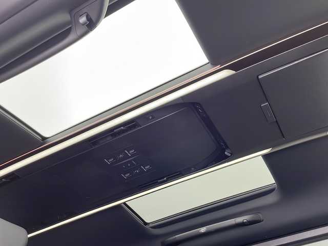 トヨタ アルファード Z 千葉県 2024(令6)年 0.6万km プラチナホワイトパールマイカ 14インチメーカーOPナビ/　フルセグTV/Bluetooth/Apple car play/Android Auto/純正フリップダウンモニター/ツインムーンルーフ/トヨタセーフティセンス/レーダークルーズコントロール/レーンキープアシスト/衝突軽減ブレーキ/クリアランスソナー/全方位カメラ/先行車発進警報/ロードサインアシスト/ヘッドアップディスプレイ/ブラインドスポットモニター/電動パーキング/オートホールド/オートハイビーム/両側パワースライド/デジタルインナーミラー/ワイヤレス充電/レザーシート/シートヒーター（セカンドシートまで）/エアーシート（セカンドシートまで）/パワーシート（セカンドシートまで）/メモリーシート（運）/ステアリングヒーター/パワーバックドア/LEDヘッドライト/フォグランプ/ビルトインETC2.0/フロアマット/ナノイーX/後席サンシェード