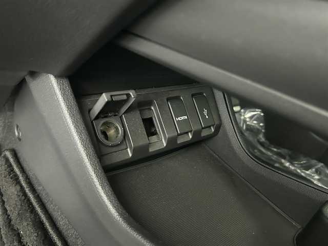 ホンダ ヴェゼル ハイブリッド Z ホンダセンシング 埼玉県 2020(令2)年 6.9万km プラチナホワイトパール 社外ナビ　衝突軽減　ＡＣＣ　バックカメラ　ＥＴＣ　ハーフレザー　前席シートヒーター　前後ドラレコ　パドルシフト　スマートキー　純正フロアマット　純正１７インチＡＷ　オートライト　ＣＤ　ＤＶＤ　ＢＴ