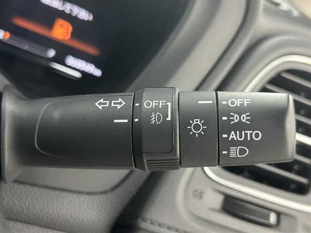 ホンダ ヴェゼル ハイブリッド Z ホンダセンシング 埼玉県 2020(令2)年 6.9万km プラチナホワイトパール 社外ナビ　衝突軽減　ＡＣＣ　バックカメラ　ＥＴＣ　ハーフレザー　前席シートヒーター　前後ドラレコ　パドルシフト　スマートキー　純正フロアマット　純正１７インチＡＷ　オートライト　ＣＤ　ＤＶＤ　ＢＴ