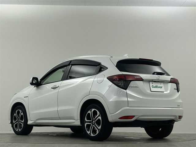 ホンダ ヴェゼル ハイブリッド Z ホンダセンシング 埼玉県 2020(令2)年 6.9万km プラチナホワイトパール 社外ナビ　衝突軽減　ＡＣＣ　バックカメラ　ＥＴＣ　ハーフレザー　前席シートヒーター　前後ドラレコ　パドルシフト　スマートキー　純正フロアマット　純正１７インチＡＷ　オートライト　ＣＤ　ＤＶＤ　ＢＴ