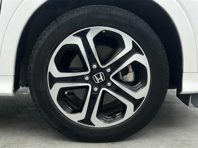 ホンダ ヴェゼル ハイブリッド Z ホンダセンシング 埼玉県 2020(令2)年 6.9万km プラチナホワイトパール 社外ナビ　衝突軽減　ＡＣＣ　バックカメラ　ＥＴＣ　ハーフレザー　前席シートヒーター　前後ドラレコ　パドルシフト　スマートキー　純正フロアマット　純正１７インチＡＷ　オートライト　ＣＤ　ＤＶＤ　ＢＴ
