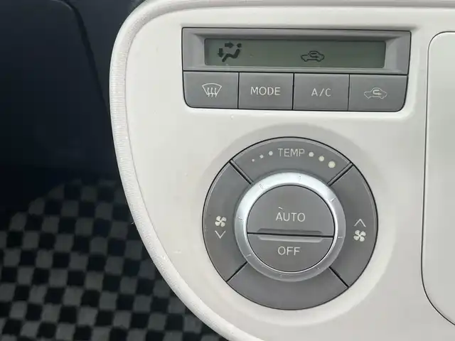 ダイハツ ミラ ココア X 秋田県 2012(平24)年 6.8万km パールホワイトⅢ ４WD/社外ナビ/フルセグ/スマートキー/アイドリングストップ/純正フロアマット/純正ドアバイザー/オートエアコン/パワーステアリング/パワーウィンドウ/レベライザー/盗難防止装置/電動格納ミラー/保証書/取扱説明書/記録簿