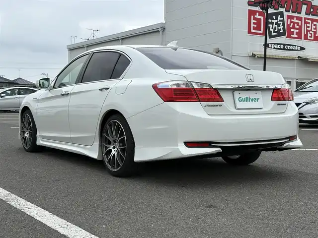 ホンダ アコード ハイブリッド EX 大分県 2015(平27)年 6.2万km ホワイトオーキッドパール ・ナビ(HDD/CD/DVD/BT/USB)/・バックカメラ/・フルセグテレビ/・衝突被害軽減ブレーキ/・レーダークルーズコントロール/・ETC/・パワーシート/・シートヒーター/・レザーシート/・シートメモリー/・スマートキー/・プッシュスタート/・RAYSホイール/・MUGENフロアマット