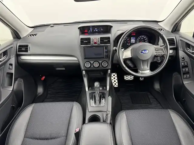 スバル フォレスター 2．0XT アイサイト 福岡県 2012(平24)年 9.8万km サテンホワイトパール アイサイト　/レーダークルーズコントロール　/衝突軽減ブレーキ　/レーンキープ　/横滑り防止装置　/Ｘ－ＭＯＤＥ　/プッシュスタート　/電動格納式ドアミラー　/ハーフレザーシート/シートヒーター　/純正１９インチＡＷ