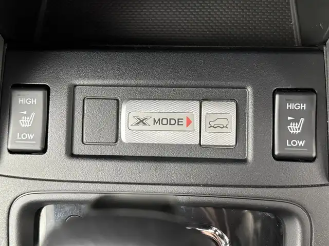 スバル フォレスター 2．0XT アイサイト 福岡県 2012(平24)年 9.8万km サテンホワイトパール アイサイト　/レーダークルーズコントロール　/衝突軽減ブレーキ　/レーンキープ　/横滑り防止装置　/Ｘ－ＭＯＤＥ　/プッシュスタート　/電動格納式ドアミラー　/ハーフレザーシート/シートヒーター　/純正１９インチＡＷ