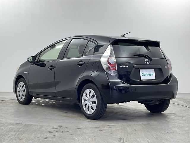 トヨタ アクア S 栃木県 2012(平24)年 10.7万km ブラックマイカ 禁煙車/純正ナビ/（BT/ワンセグ/AM/FM)/ETC/ステアリングスイッチ/オートライト/電動格納ミラー/純正フロアマット/プッシュスタート/スマートキー