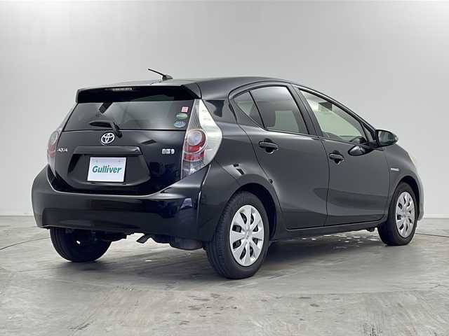 トヨタ アクア S 栃木県 2012(平24)年 10.7万km ブラックマイカ 禁煙車/純正ナビ/（BT/ワンセグ/AM/FM)/ETC/ステアリングスイッチ/オートライト/電動格納ミラー/純正フロアマット/プッシュスタート/スマートキー