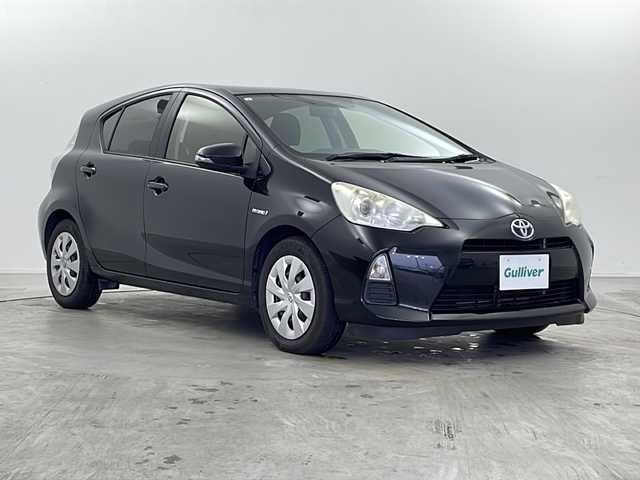 トヨタ アクア S 栃木県 2012(平24)年 10.7万km ブラックマイカ 禁煙車/純正ナビ/（BT/ワンセグ/AM/FM)/ETC/ステアリングスイッチ/オートライト/電動格納ミラー/純正フロアマット/プッシュスタート/スマートキー