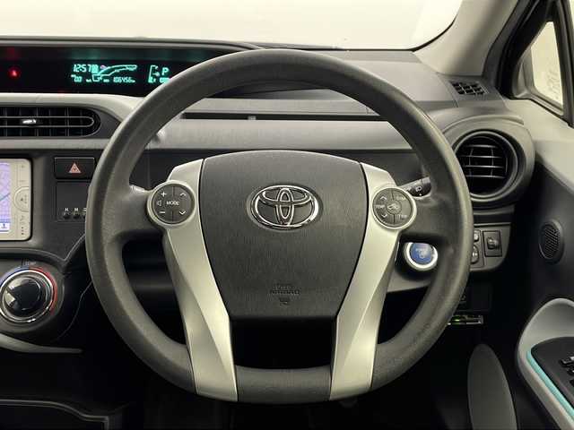 トヨタ アクア S 栃木県 2012(平24)年 10.7万km ブラックマイカ 禁煙車/純正ナビ/（BT/ワンセグ/AM/FM)/ETC/ステアリングスイッチ/オートライト/電動格納ミラー/純正フロアマット/プッシュスタート/スマートキー