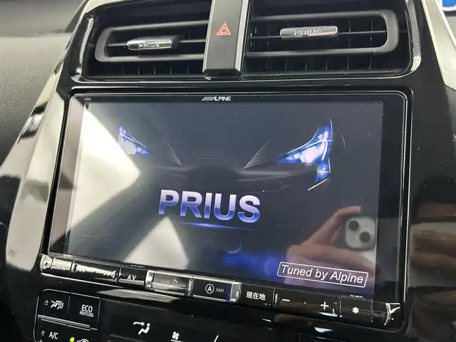 トヨタ プリウス A ツーリングセレクション 千葉県 2016(平28)年 2.5万km エモーショナルレッド 禁煙車/トヨタセーフティセンス/・レーンディパーチャーアラート/・レーンキープアシスト/・ヘッドアップディスプレイ/・ブラインドスポットモニター/・プリクラッシュセーフティ/・プリクラッシュセーフティブレーキ/・レーダークルーズコントロール/・クリアランスソナー/ビックX９インチアルパインメモリナビ/・型番：X9V/・CD/DVD/Bluetooth/フルセグTV/・バックカメラ/・ビルトインETC/革巻きステアリング/・ステアリングスイッチ/レザーシート/・DNシートヒーター/純正フロアマット/純正１７インチAW/オートライト/・LEDヘッドライト/・LEDフォグランプ